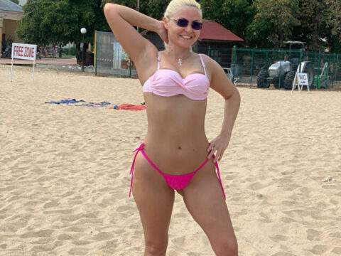 Blonde milf Cristina loves sun, sea and sex