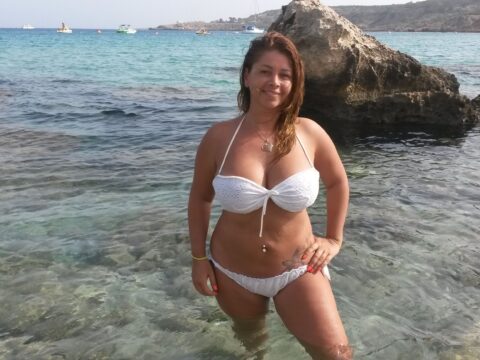 Mom with big tits loves sex on the beach